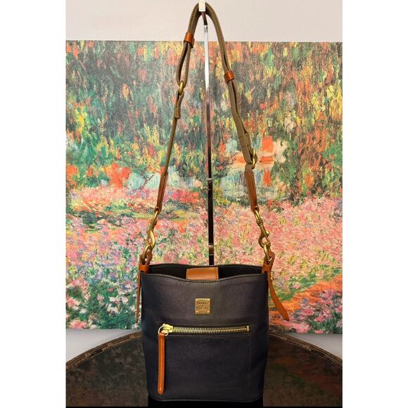 EUC Dooney & Bourke Leather Raleigh Roxy Navy Bucket Bag - Picture 2 of 11